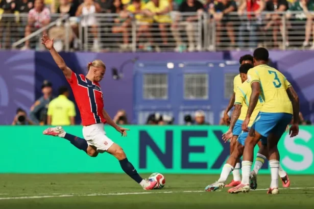 Erling Haaland berhasil mencetak brace ke gawang Brasil dan membawa timnya lolos ke babak 8 besar Piala Dunia 2026.