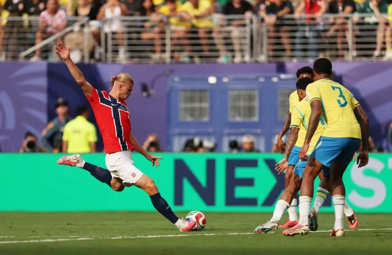 Erling Haaland berhasil mencetak brace ke gawang Brasil dan membawa timnya lolos ke babak 8 besar Piala Dunia 2026.