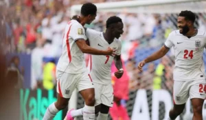 Pemain Timnas Inggris Bukayo Saka selebrasi usai cetak gol ke gawang Timnas Prancis.