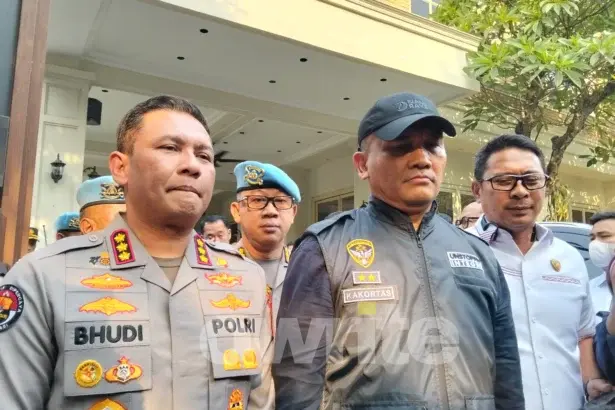 Polda Metro Jaya dan Kortastipidkor Polri menjelaskan penggeledahan di Cafe de'CLAN Jakarta Selatan, 8 Juli 2026.