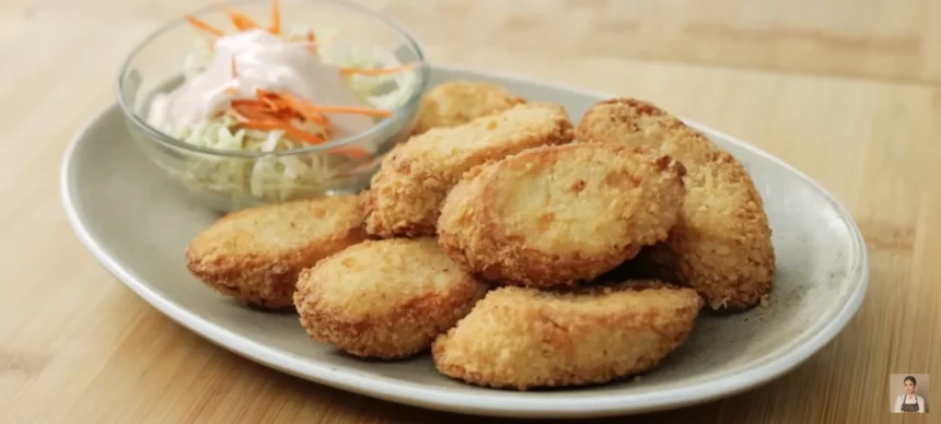 Chicken & shrimp roll di sebuah piring.