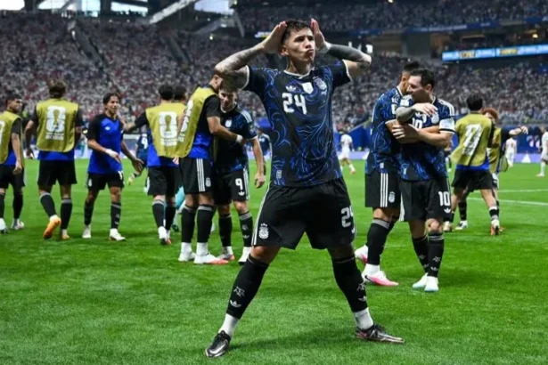 Pemain Timnas Argentina melakukan comeback di menit akhir dengan mengalahkan Inggris di semifinal Piala Dunia 2026.