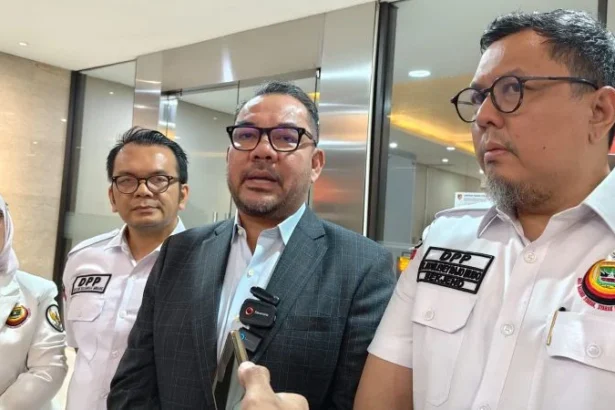 Kuasa hukum DPP IKM Dafrizal Djamari, usai mendampingi Sekjen DPP IKM Braditi Moulvey menjalani pemeriksaan klarifikasi sebagai pelapor di Mabes Polri