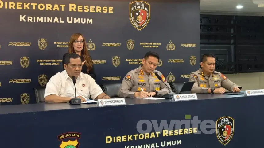 Dirkrimum Polda Metro Jaya Kombes Iman Imanuddin dan jajarannya dalam konferensi pers di Jakarta, Senin, 27 Juli 2026.