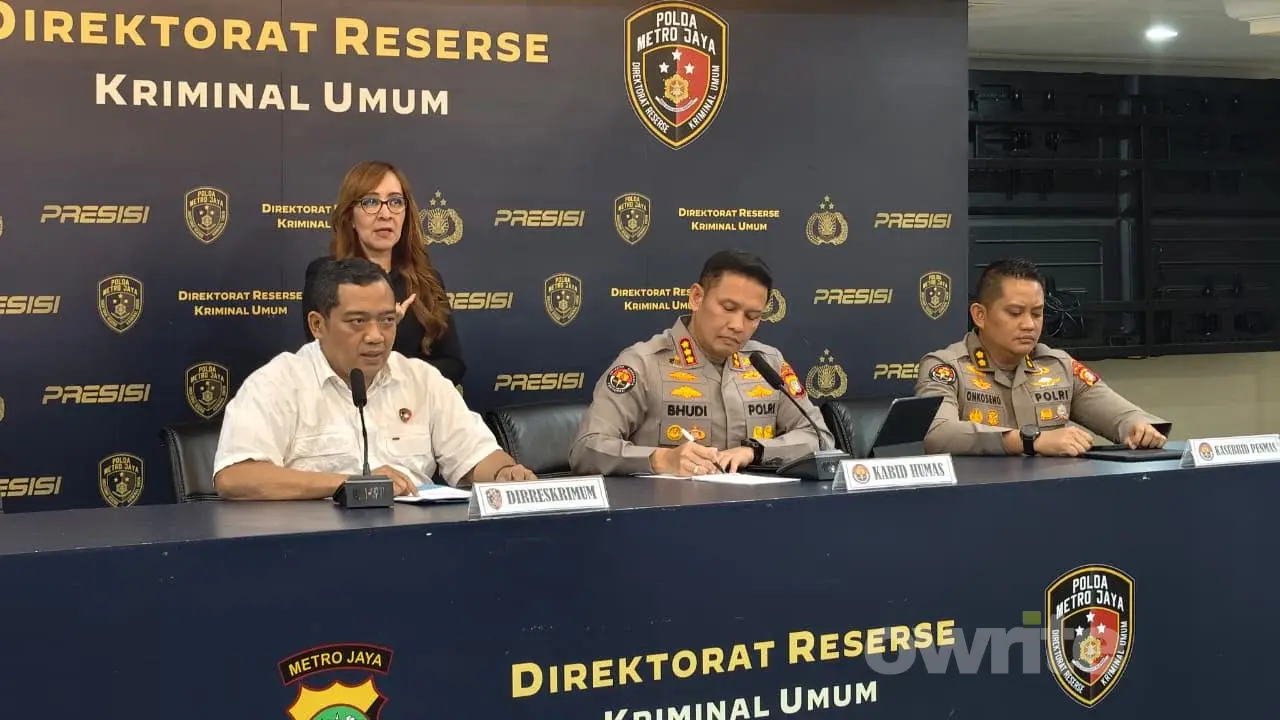 Dirkrimum Polda Metro Jaya Kombes Iman Imanuddin dan jajarannya dalam konferensi pers di Jakarta, Senin, 27 Juli 2026.
