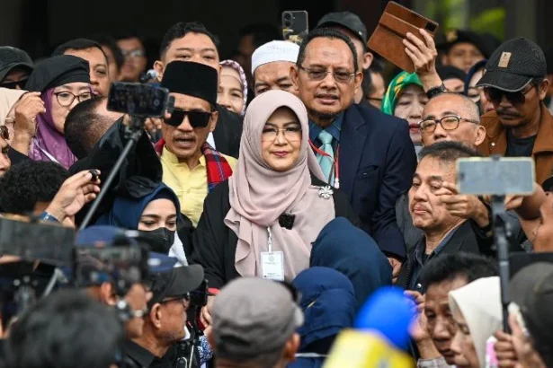 dr Tifauzia Tyassuma atau Dokter Tifa jalani sidang lanjutan di Pengadilan Negeri Jakarta Timur. ANTARA FOTO/Fauzan/bar