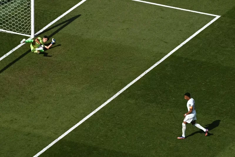 Yassine Bounou, tetap mencatatkan prestasi luar biasa meski timnya harus mengakhiri perjalanan di Piala Dunia 2026