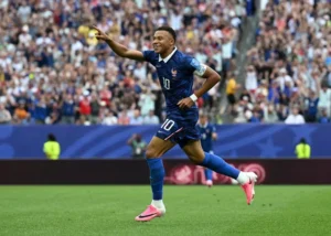 Kylian Mbappe pepet Lionel Messi dalam perebutan top skor sepanjang masa Piala Dunia
