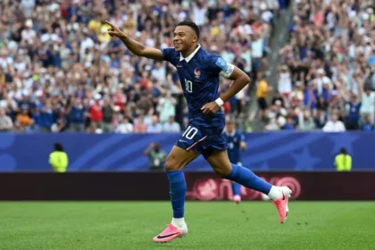 Kylian Mbappe pepet Lionel Messi dalam perebutan top skor sepanjang masa Piala Dunia
