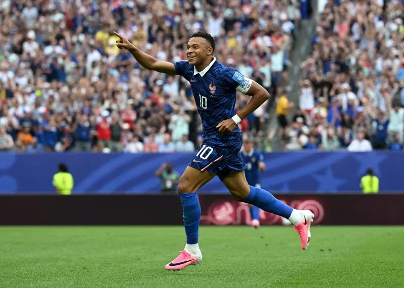 Kylian Mbappe pepet Lionel Messi dalam perebutan top skor sepanjang masa Piala Dunia
