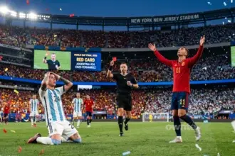 Pemain Argentina Enzo Fernandez kena kartu merah dalam final Piala Dunia 2026.
