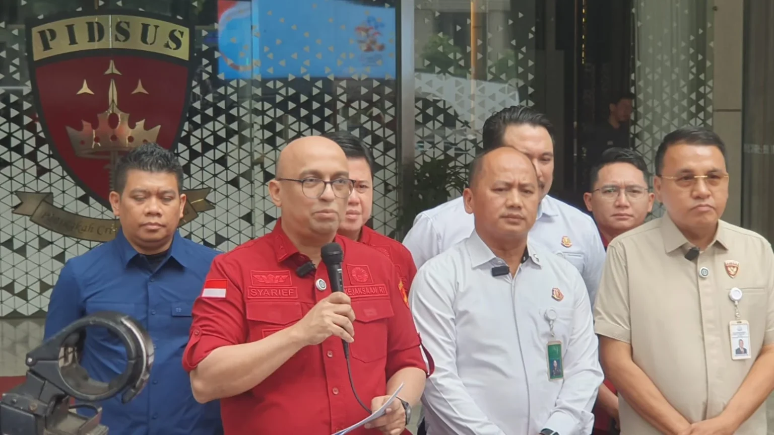 Kejagung menetapkan tiga orang tersangka kasus korupsi tata kelola mineral non-logam. (Sumber: Istimewa)