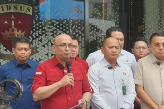 Kejagung menetapkan tiga orang tersangka kasus korupsi tata kelola mineral non-logam. (Sumber: Istimewa)