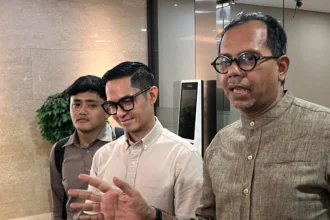 Aktor Dude Harlino mengembalikan uang hasil honor dari PT DSI. (Sumber: Istimewa)