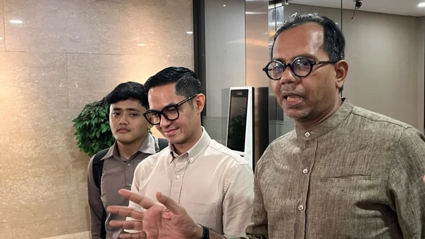 Aktor Dude Harlino mengembalikan uang hasil honor dari PT DSI. (Sumber: Istimewa)
