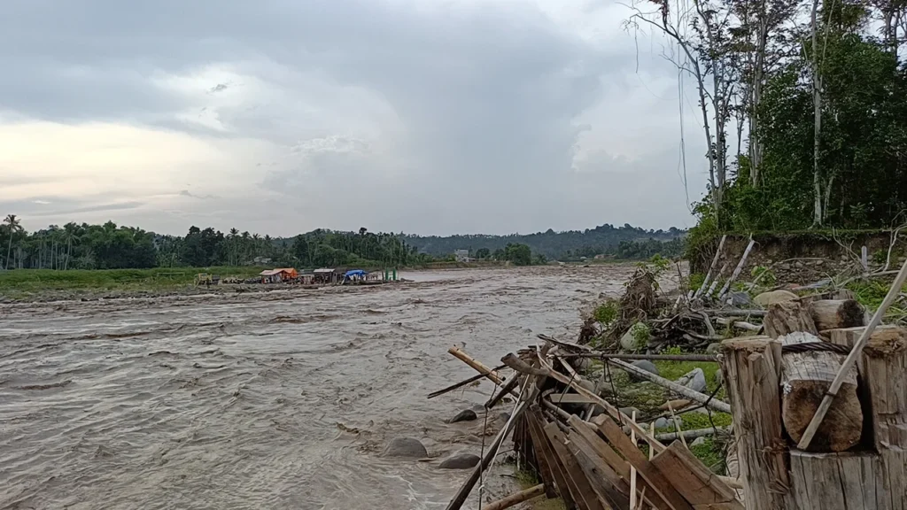 Banjir melanda Desa Sawang, Kabupaten Aceh Utara, Provinsi Aceh, Jumat, 24 Juli 2026, pukul 17.00 WIB.