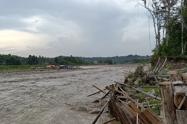 Banjir melanda Desa Sawang, Kabupaten Aceh Utara, Provinsi Aceh, Jumat, 24 Juli 2026, pukul 17.00 WIB.
