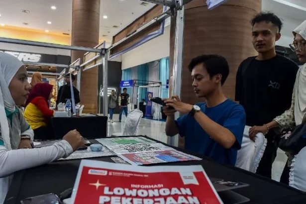 Ilustrasi bursa kerja di Jambi.