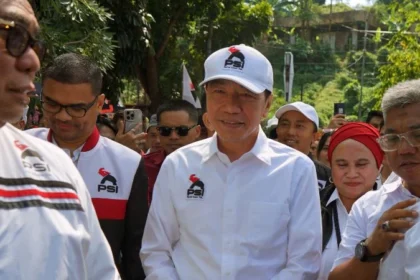 Presiden ke-7 RI Jokowi saat safari politik bareng PSI ke Lampung.