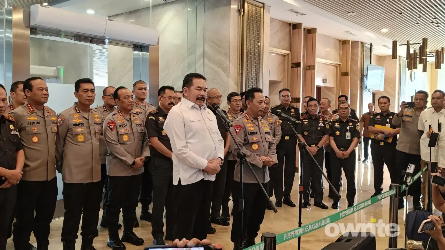 apolri Jenderal Listyo Sigit Prabowo bertamu ke Jaksa Agung (JA) ST Burhanuddin di Gedung Utama Kejaksaan Agung, Senin, 13 Juli 2026.