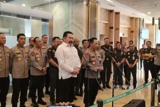 apolri Jenderal Listyo Sigit Prabowo bertamu ke Jaksa Agung (JA) ST Burhanuddin di Gedung Utama Kejaksaan Agung, Senin, 13 Juli 2026.