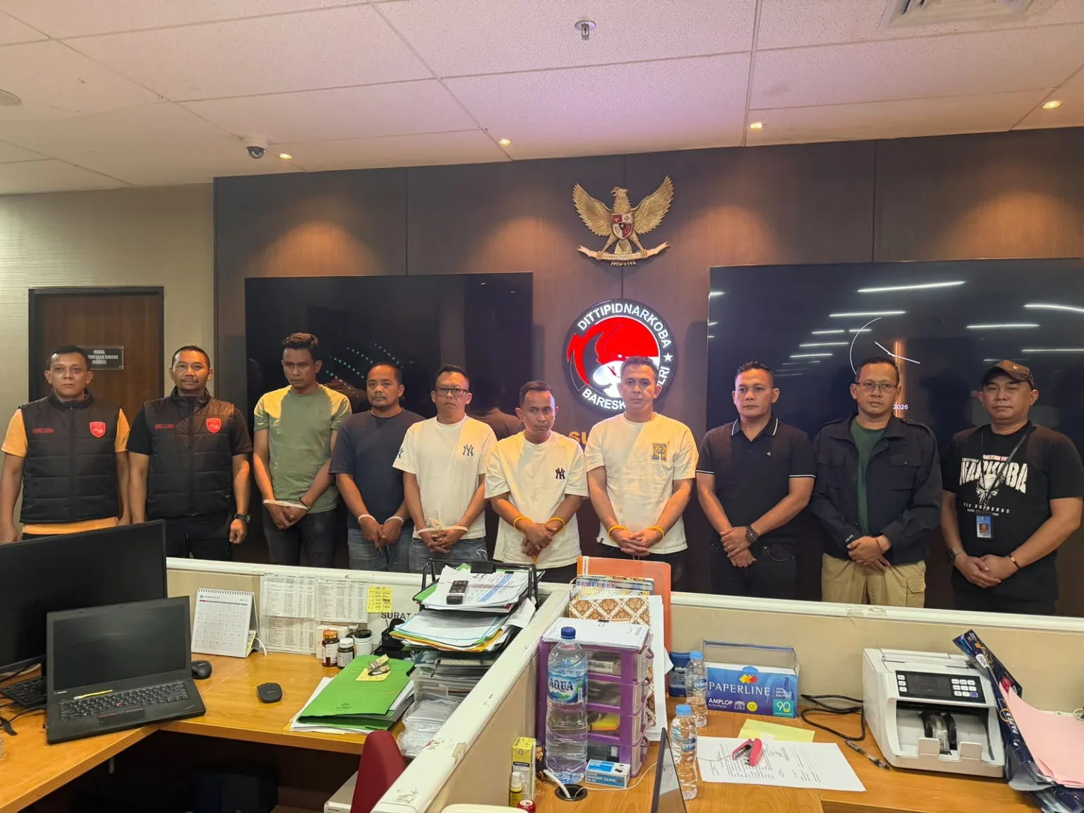 Kasat Resnarkoba Polres Tangerang Selatan AKP Pardiman dan lima anak buahnya ditangkap lantaran terlibat kasus narkoba.