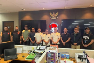 Kasat Resnarkoba Polres Tangerang Selatan AKP Pardiman dan lima anak buahnya ditangkap lantaran terlibat kasus narkoba.