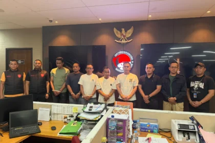 Kasat Resnarkoba Polres Tangerang Selatan AKP Pardiman dan lima anak buahnya ditangkap lantaran terlibat kasus narkoba.
