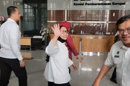 Kepala Badan Gizi Nasional Nanik Sudaryati Deyang tiba di Gedung Merah Putih KPK, 7 Juli 2026.