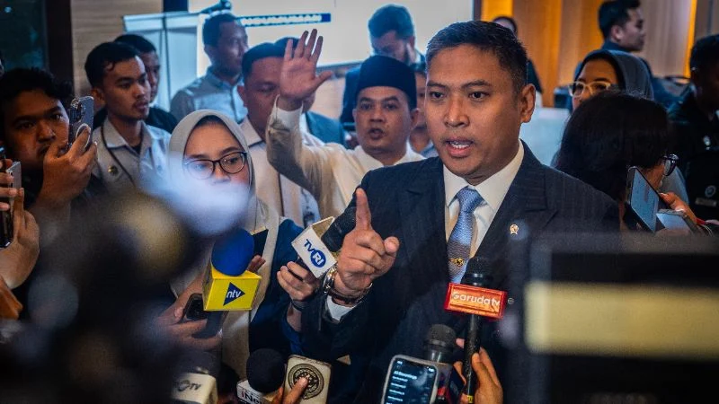 Kepala Badan Gizi Nasional (BGN) Sudaryono menjawab pertanyaan wartawan usai rapat internal di Kantor BGN, Jakarta,