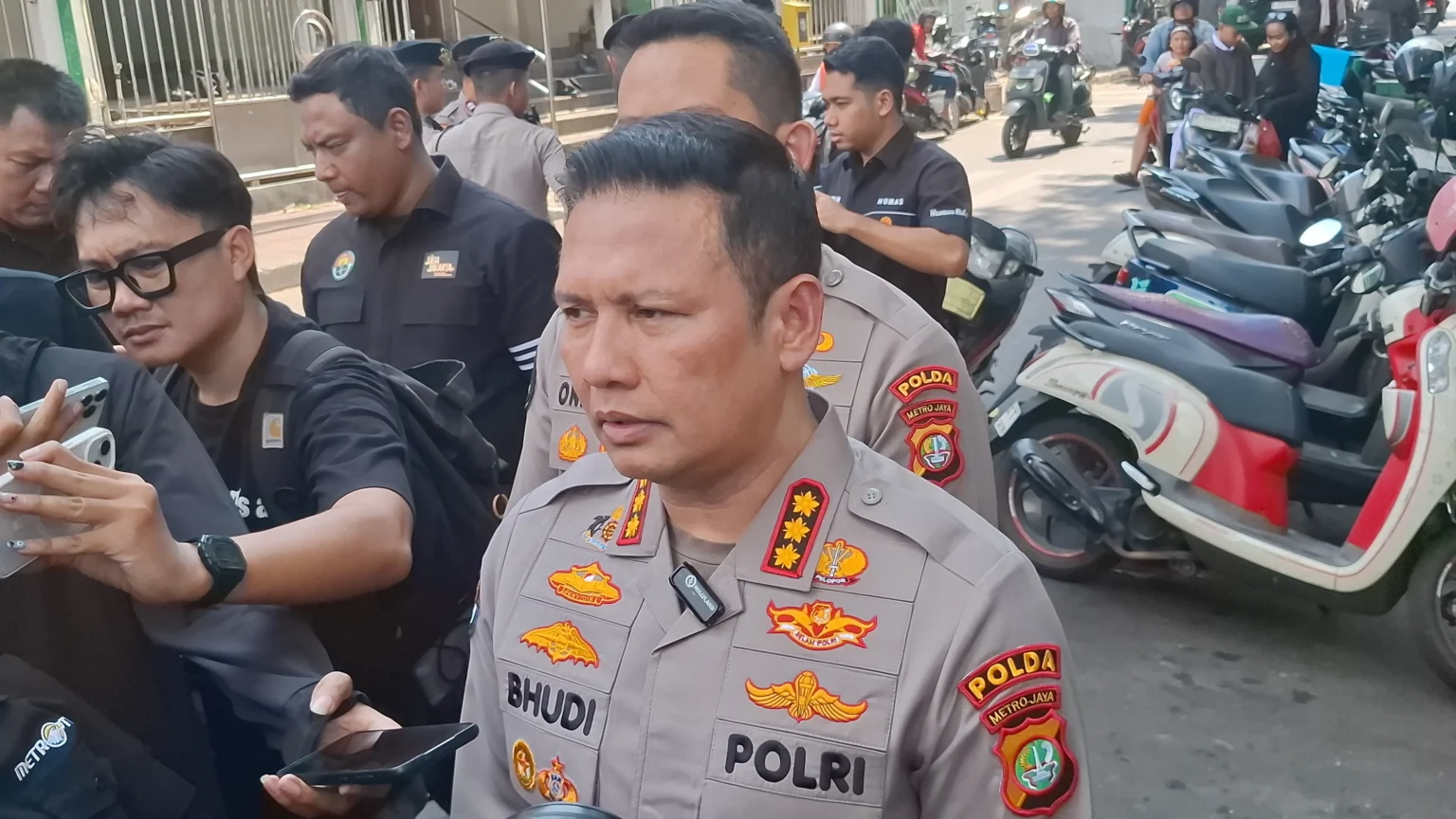 Kabid Humas Polda Metro Jaya Kombes Budi Hermanto di lokasi kejadian, Senin, 27 Juli 2026.
