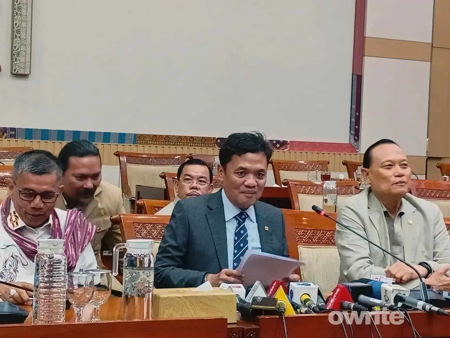 Ketua Komisi III DPR RI Habiburokhman bersama anggota lainnya di gedung DPR, Senin, 13 Juli 2026.