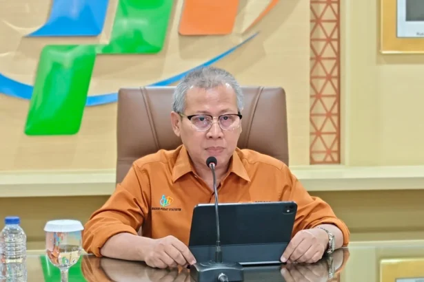 Deputi Bidang Statistik Distribusi dan Jasa BPS Ateng Hartono dalam konferensi pers di Kantor Pusat BPS (sumber: Owrite/Anisa Aulia)