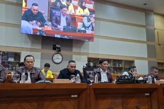 Komisi III DPR RI menggelar rapat menyikapi Febrie Adriansyah dari jabatan Jaksa Agung Muda Tindak Pidana Khusus (JAM Pidsus).