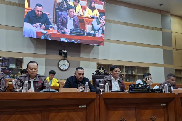Komisi III DPR RI menggelar rapat menyikapi Febrie Adriansyah dari jabatan Jaksa Agung Muda Tindak Pidana Khusus (JAM Pidsus).