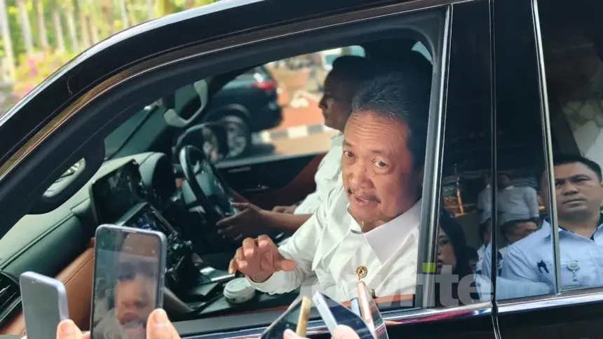 Menteri Kelautan dan Perikanan Sakti Wahyu Trenggono usai melakukan rapat di Kantor Kemenko Perekonomian, Jakarta (sumber: Owrite/Anisa Aulia)