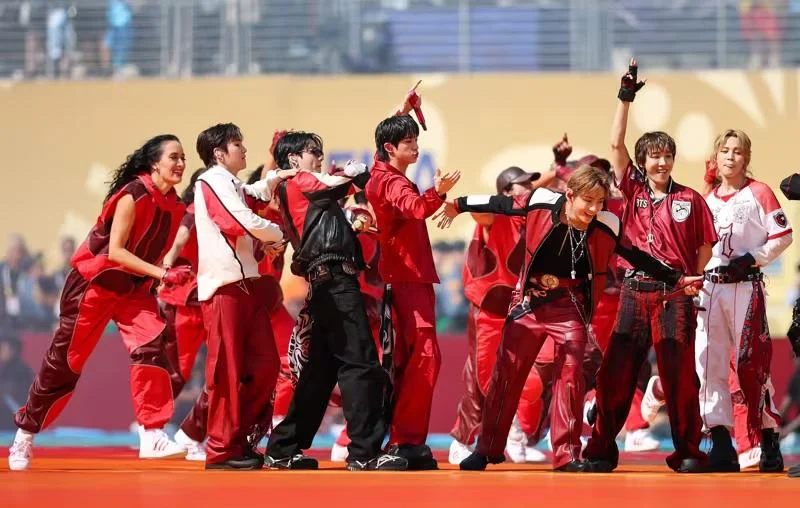 BTS berhasil tampil memukau di halftime show final Piala Dunia 2026