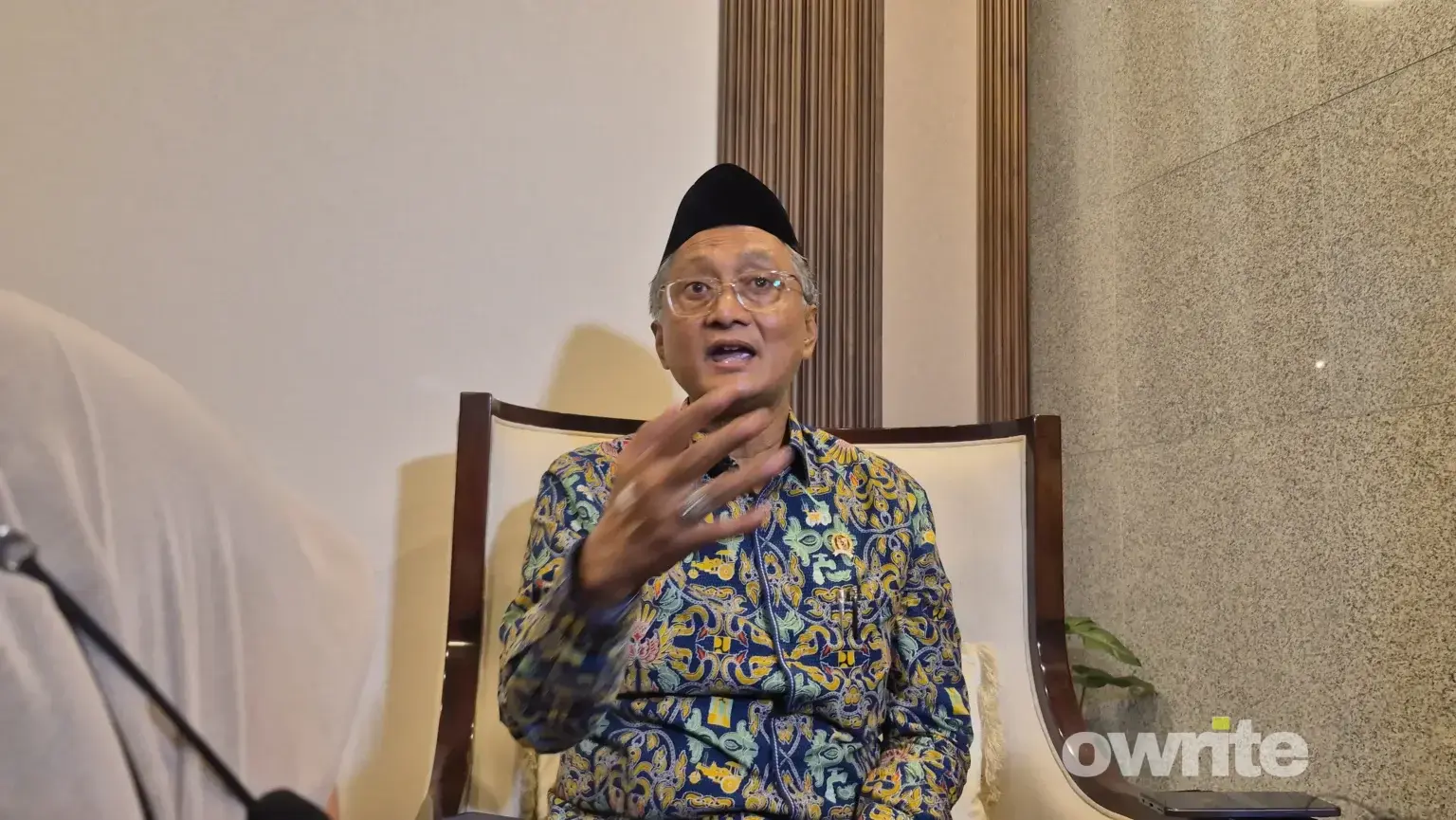 Menteri PU Dody Hanggodo di Kantornya. (Sumber: Owrite/Natania Longdong)