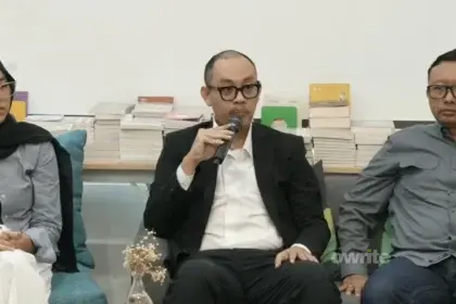 Direktur Eksekutif Celios Bima Yudhistira saat konferensi pers di Cikini, Jakarta.