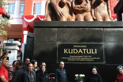 Ketua Umum DPP PDIP resmikan Monumen Kudatuli, mengenang tragedi 27 Juli 1996.