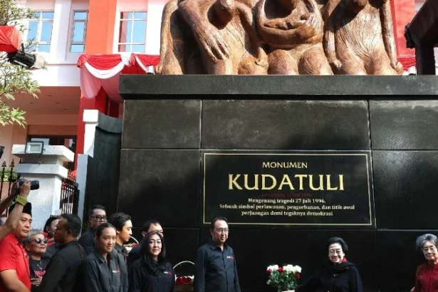 Ketua Umum DPP PDIP resmikan Monumen Kudatuli, mengenang tragedi 27 Juli 1996.