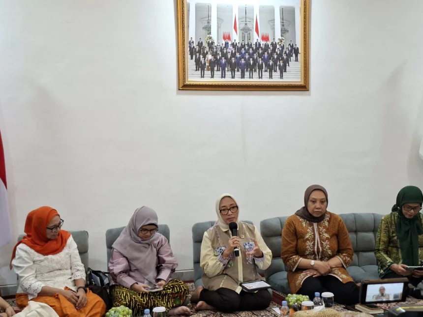 Menteri Pemberdayaan Perempuan dan Perlindungan Anak Arifah Fauzi dalam konferensi pers Hari Anak Nasional di Jakarta, Kamis, 23 Juli 2026.