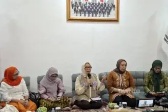 Menteri Pemberdayaan Perempuan dan Perlindungan Anak Arifah Fauzi dalam konferensi pers Hari Anak Nasional di Jakarta, Kamis, 23 Juli 2026.