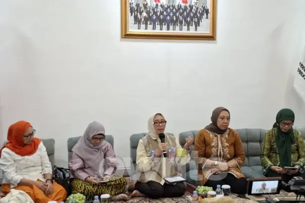 Menteri Pemberdayaan Perempuan dan Perlindungan Anak Arifah Fauzi dalam konferensi pers Hari Anak Nasional di Jakarta, Kamis, 23 Juli 2026.