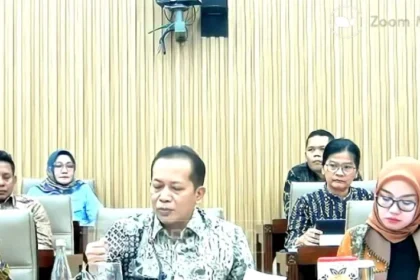 Menteri Koperasi Fery Juliantono saat Rapat Kerja dengan Komisi VI DPR.