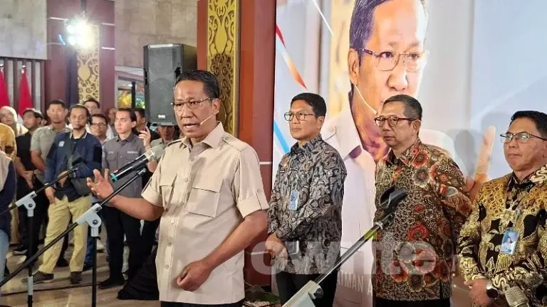 Menteri Hukum RI Supratman Andi Agtas beri keterangan pers kepada wartawan.