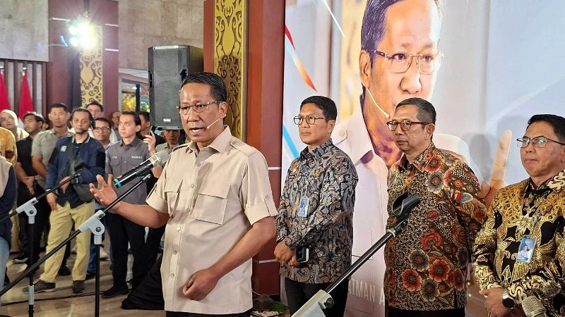 Menteri Hukum RI Supratman Andi Agtas beri keterangan pers kepada wartawan.