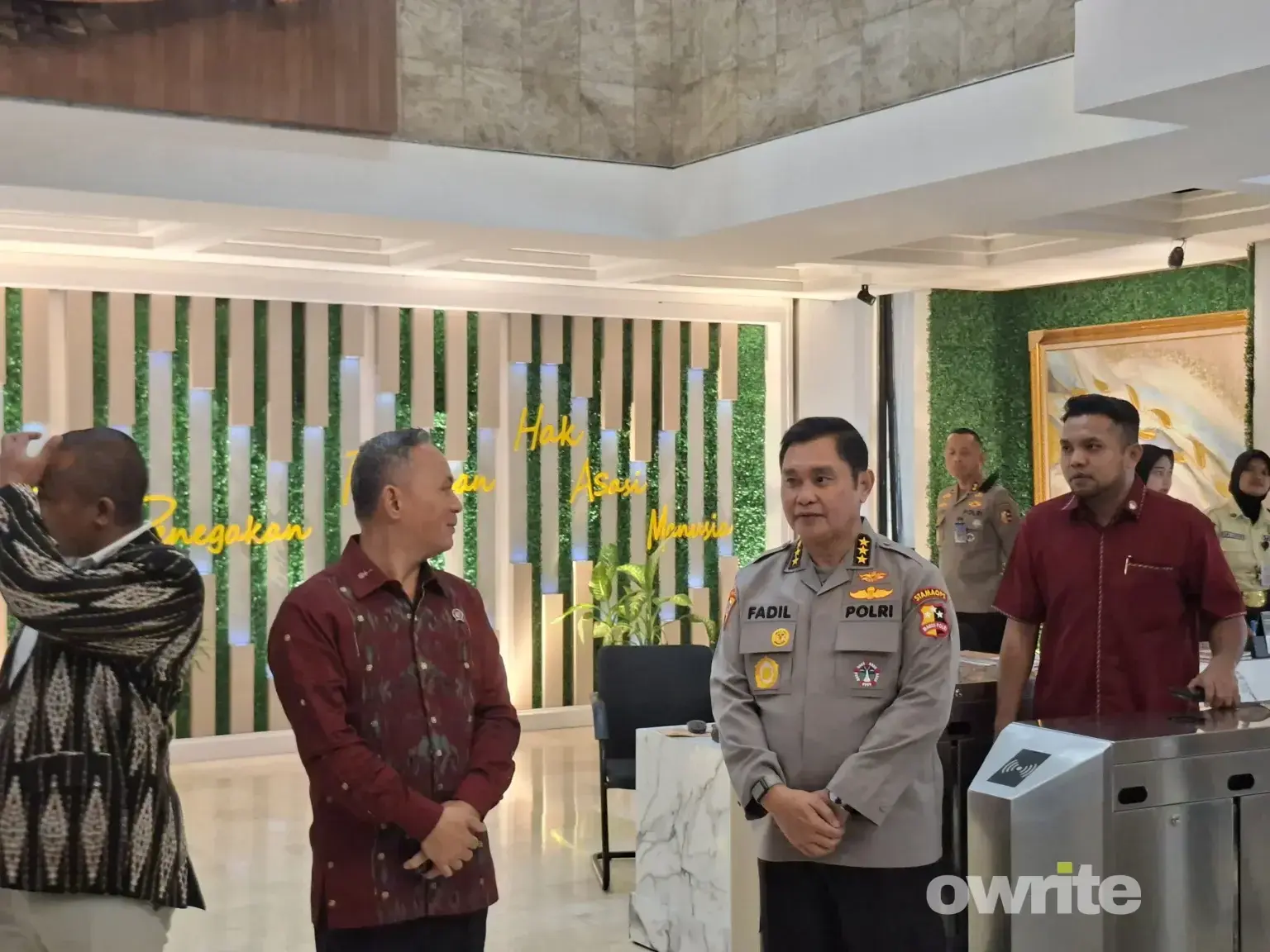 Wakil Menteri HAM Mugiyanto dan Astamaops Kapolri Komjen Pol Fadil Imran di Kementerian HAM, 7 Juli 2026.