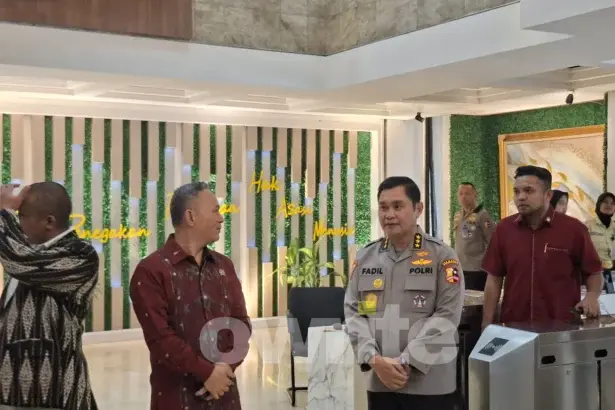 Wakil Menteri HAM Mugiyanto dan Astamaops Kapolri Komjen Pol Fadil Imran di Kementerian HAM, 7 Juli 2026.