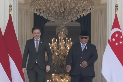 Perdana Menteri Singapura Lawrence Wong dan Presiden Prabowo Subianto di Istana Kepresidenan.